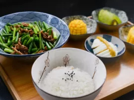 Convierte el arroz tres delicias congelado en un platillo irresistible con estos sencillos pasos