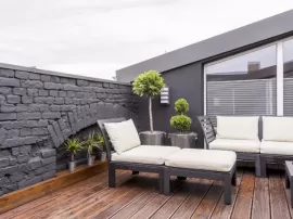 Pros y contras de pintar tu terraza integrada de color gris oscuro