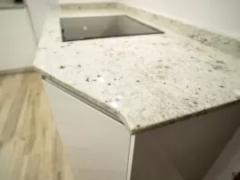 Cómo transformar tu cocina pintando la encimera de granito.